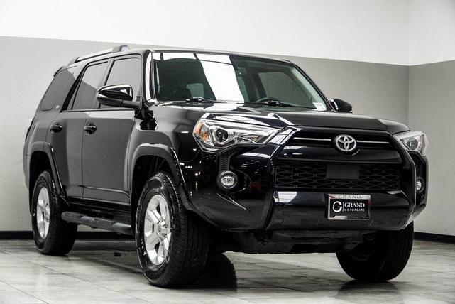 Photo of 2022 Midnight Black Metallic Toyota 4Runner
