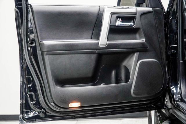 Photo of 2022 Midnight Black Metallic Toyota 4Runner
