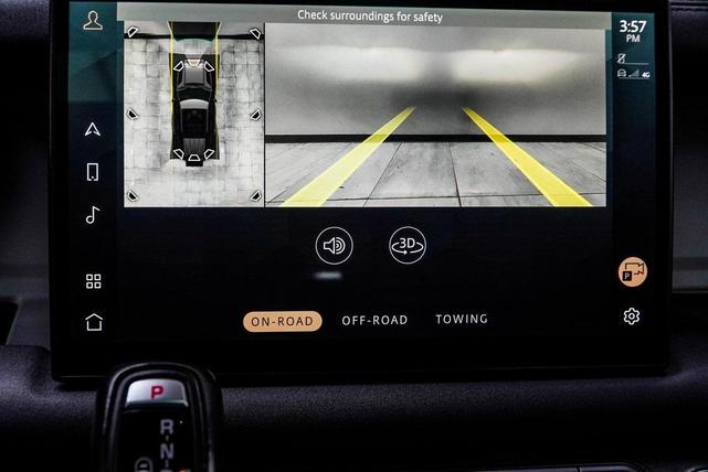 Photo of 2022 Fuji White Land Rover Defender