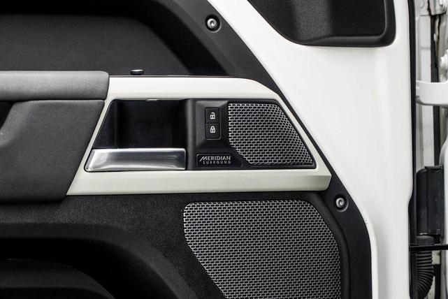 Photo of 2022 Fuji White Land Rover Defender