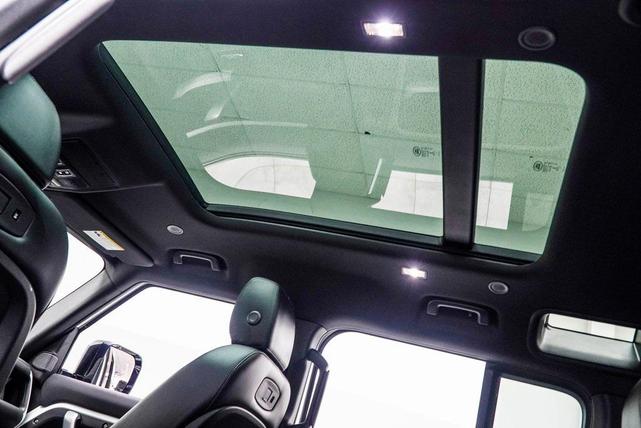 Photo of 2022 Fuji White Land Rover Defender