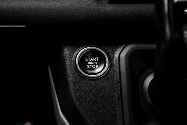 Photo of 2022 Fuji White Land Rover Defender