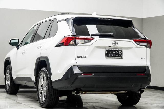 Photo of 2024 Ice Cap Toyota RAV4