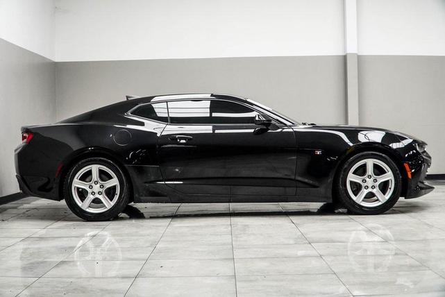 Photo of 2018 Mosaic Black Metallic Chevrolet Camaro