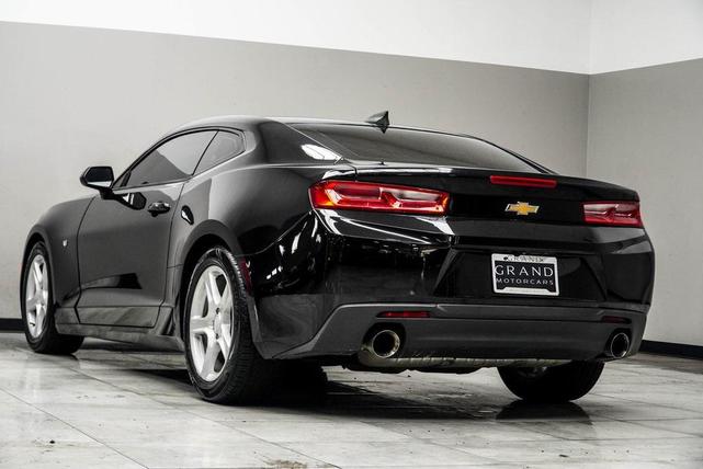Photo of 2018 Mosaic Black Metallic Chevrolet Camaro