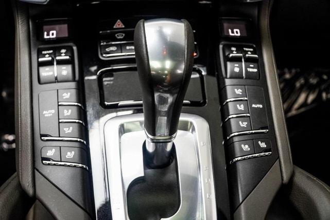 Photo of 2018 Moonlight Blue Metallic Porsche Cayenne