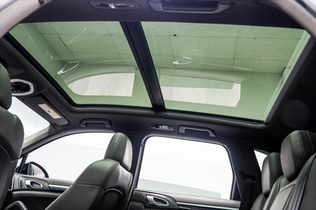 Photo of 2018 Moonlight Blue Metallic Porsche Cayenne