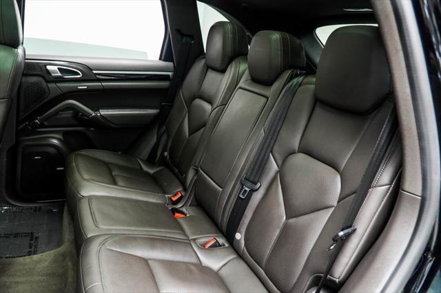 Photo of 2018 Moonlight Blue Metallic Porsche Cayenne