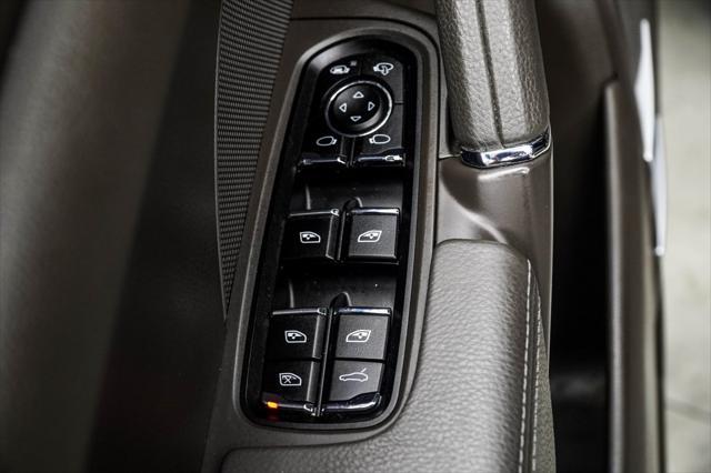 Photo of 2018 Moonlight Blue Metallic Porsche Cayenne