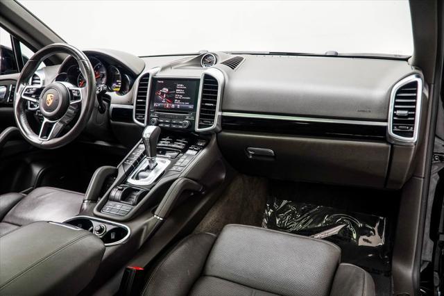Photo of 2018 Moonlight Blue Metallic Porsche Cayenne