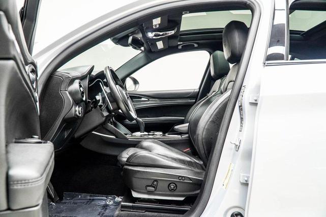 Photo of 2020 Lunare White Metallic Alfa Romeo Stelvio