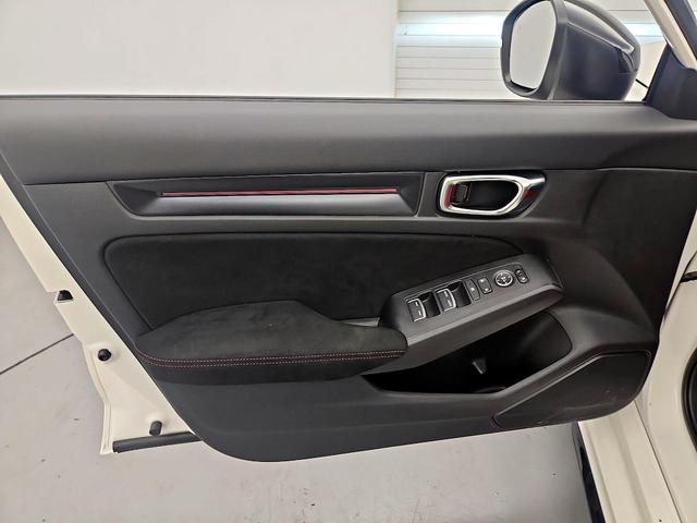 Photo of 2024 White Honda Civic