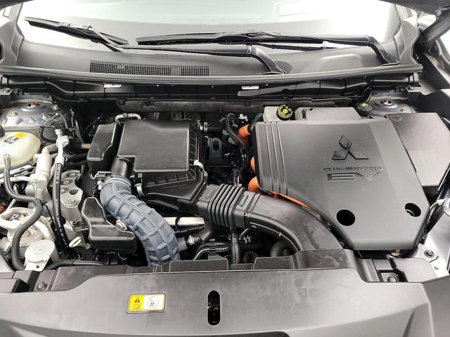 Photo of 2023 Gray Mitsubishi Outlander PHEV