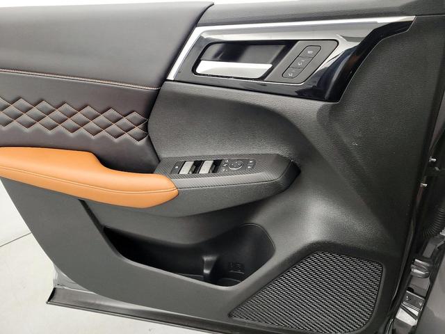 Photo of 2023 Gray Mitsubishi Outlander PHEV