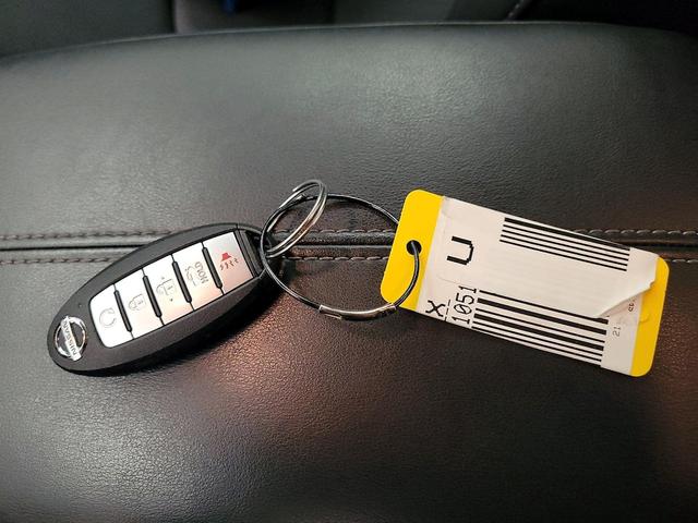 Photo of 2021 White Nissan Sentra
