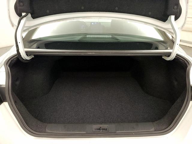 Photo of 2021 White Nissan Sentra