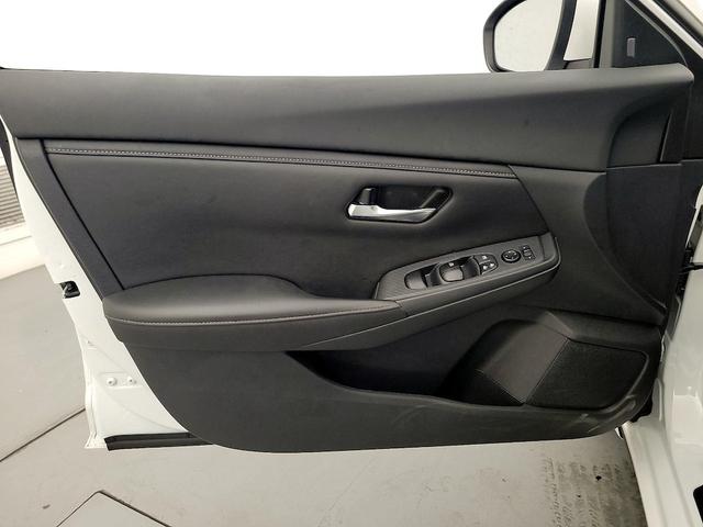 Photo of 2021 White Nissan Sentra