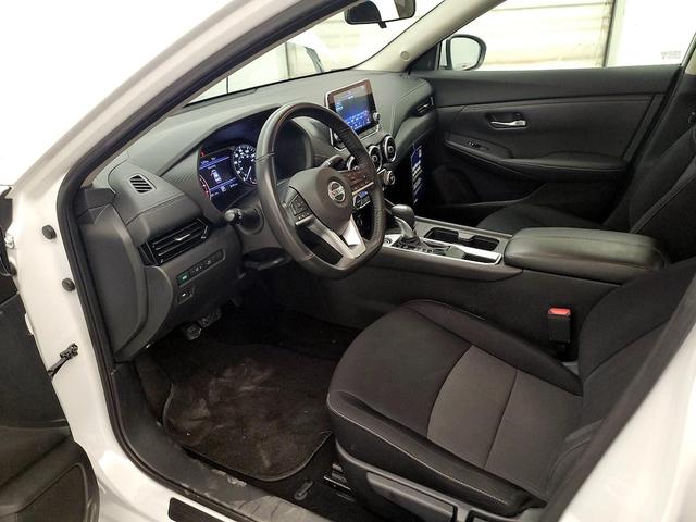 Photo of 2021 White Nissan Sentra