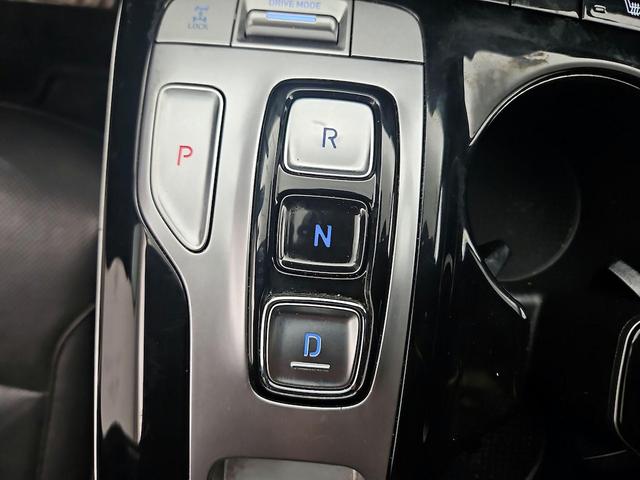 Photo of 2022 White Hyundai TUCSON Hybrid