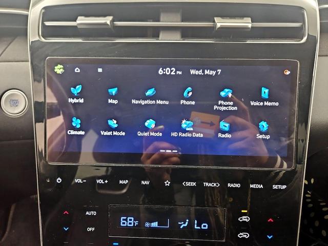 Photo of 2022 White Hyundai TUCSON Hybrid