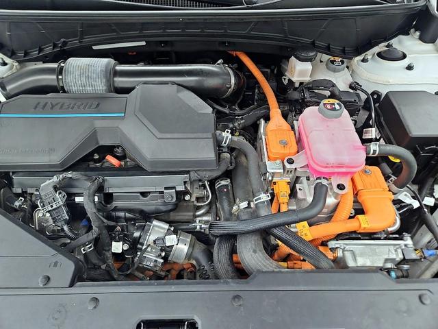 Photo of 2022 White Hyundai TUCSON Hybrid