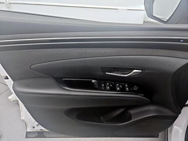 Photo of 2022 White Hyundai TUCSON Hybrid