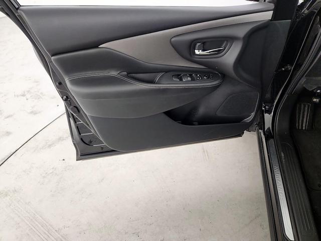 Photo of 2021 Black Nissan Murano