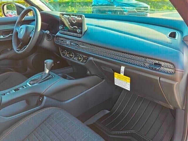 Photo of 2026 Platinum White Pearl Honda HR-V