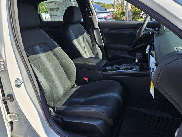 Photo of 2025 Platinum White Pearl Honda Civic