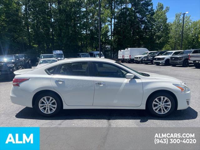 Photo of 2014 Pearl White Nissan Altima