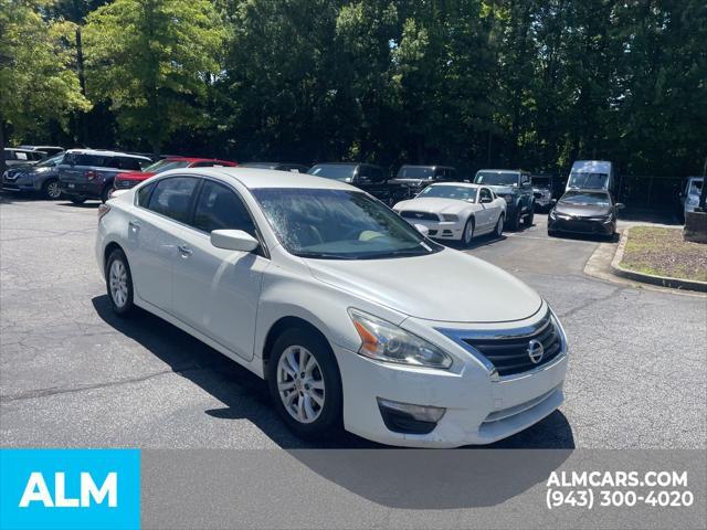 Photo of 2014 Pearl White Nissan Altima