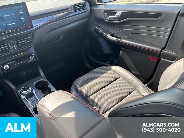 Photo of 2023 CARBONIZED GRAY METALLIC Ford Escape