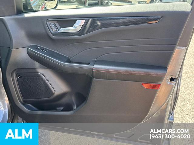 Photo of 2023 CARBONIZED GRAY METALLIC Ford Escape