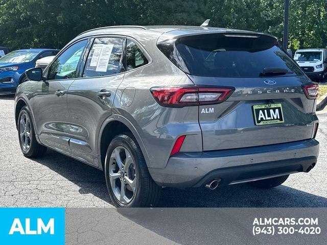 Photo of 2023 CARBONIZED GRAY METALLIC Ford Escape