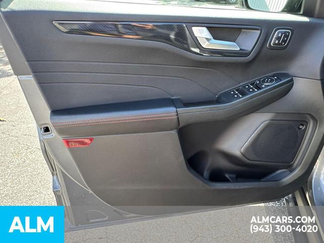 Photo of 2023 CARBONIZED GRAY METALLIC Ford Escape
