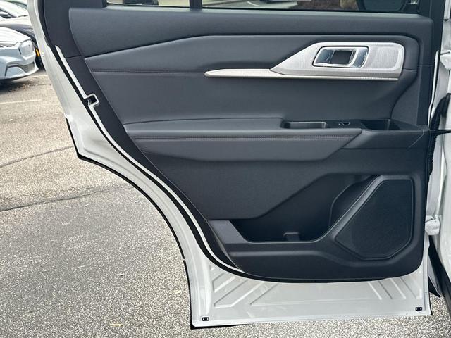 Photo of 2025 STAR WHITE MET TRI-COAT Ford Explorer