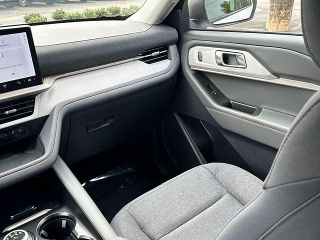 Photo of 2025 STAR WHITE MET TRI-COAT Ford Explorer