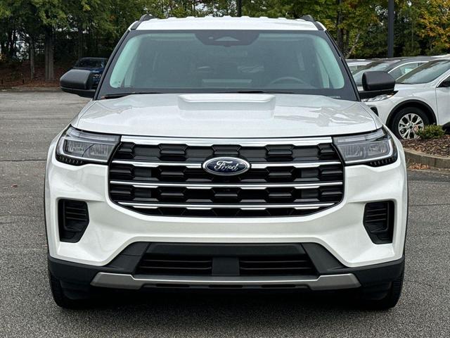 Photo of 2025 STAR WHITE MET TRI-COAT Ford Explorer