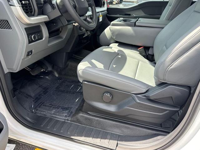 Photo of 2026 OXFORD WHITE Ford F-250