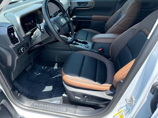 Photo of 2025 OXFORD WHITE Ford Bronco Sport