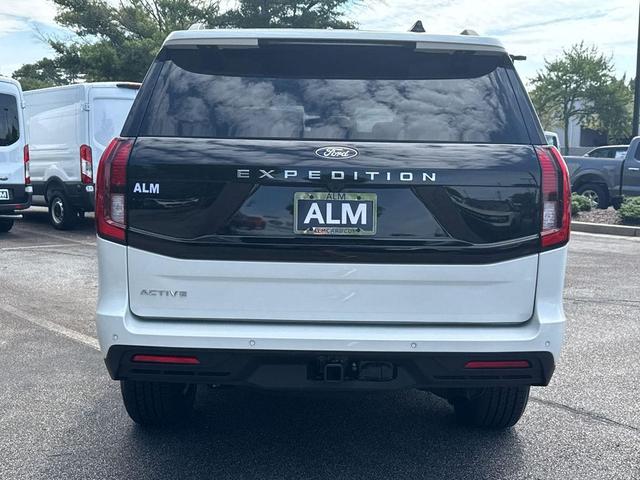 Photo of 2025 STAR WHITE MET TRI-COAT Ford Expedition