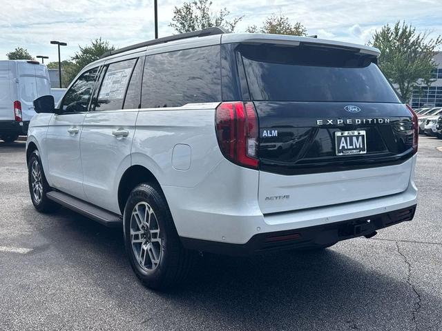 Photo of 2025 STAR WHITE MET TRI-COAT Ford Expedition