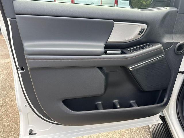Photo of 2025 STAR WHITE MET TRI-COAT Ford Expedition