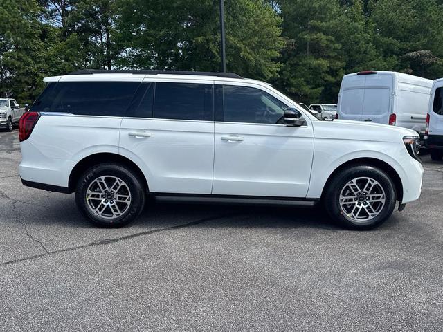 Photo of 2025 STAR WHITE MET TRI-COAT Ford Expedition
