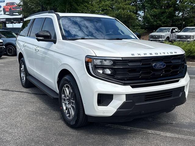 Photo of 2025 STAR WHITE MET TRI-COAT Ford Expedition
