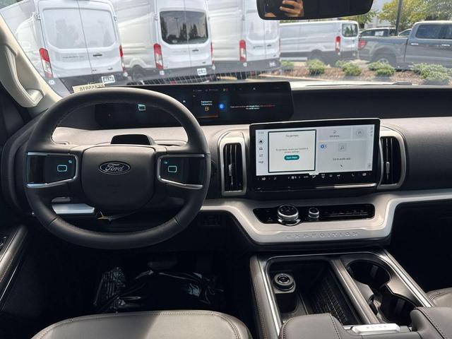 Photo of 2025 STAR WHITE MET TRI-COAT Ford Expedition
