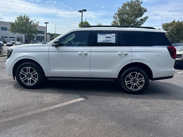 Photo of 2025 STAR WHITE MET TRI-COAT Ford Expedition