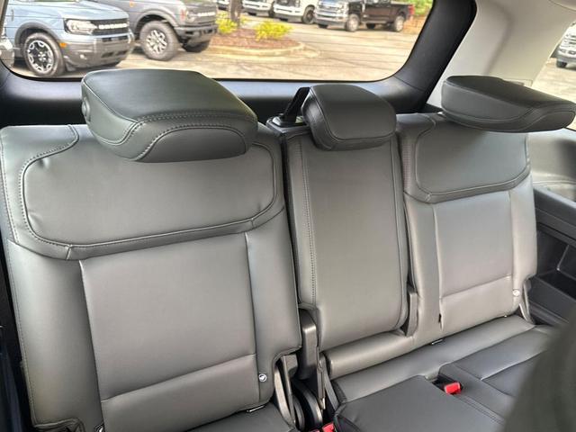 Photo of 2025 STAR WHITE MET TRI-COAT Ford Expedition