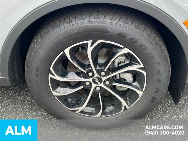 Photo of 2024 LUSTROUS GRAY METALLIC Lincoln Nautilus