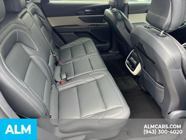 Photo of 2024 LUSTROUS GRAY METALLIC Lincoln Nautilus